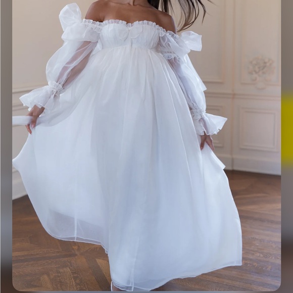 Ivory Palace Selkie Gown - Picture 1 of 5